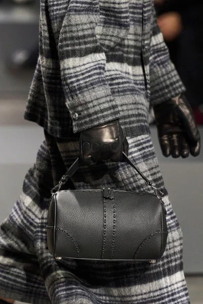 Look 74